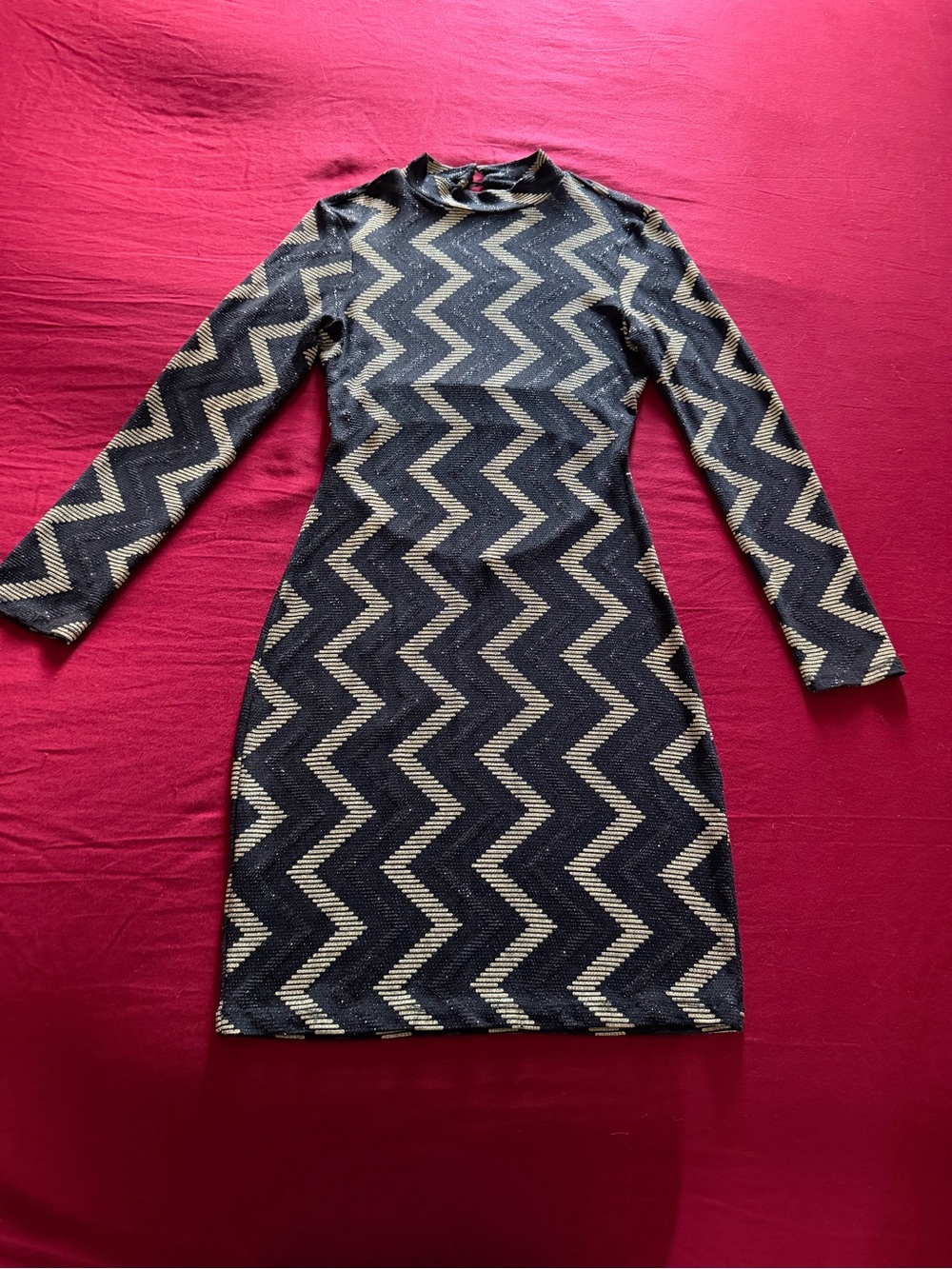 A3 Design Black and Cream Zigzag Long Sleeve Bodycon Dress